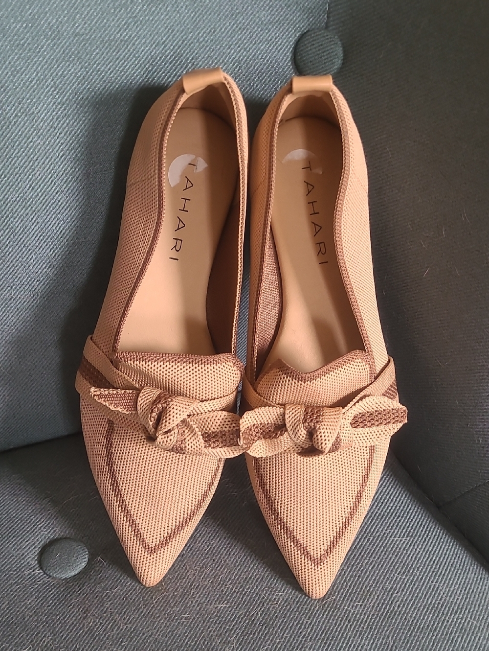 *New* Tahari Women's Pointed Toe Bow Flats in Nude - Sz 10